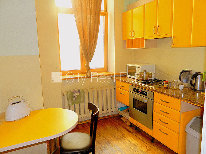 Fasādes māja, renovēta māja, slēgts pagalms, kāpņu telpa pēc kosmētiskā remonta, istabas Rīga - foto 8