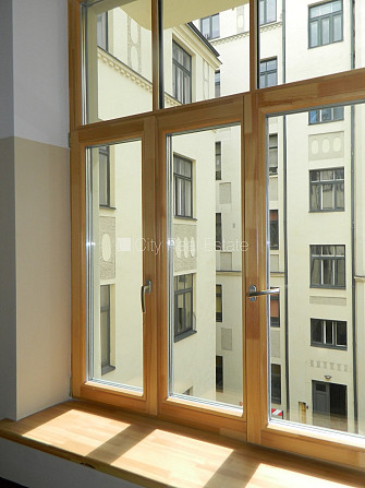 Fasādes māja, renovēta māja, slēgts pagalms, kāpņu telpa pēc kosmētiskā remonta, istabas Rīga - foto 17