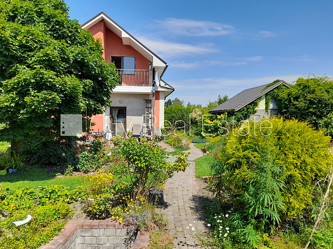 Labiekārtots apzaļumots pagalms, bruģēts piebraucamais ceļš, iežogota teritorija ar metāla Jelgava un novads - foto 2