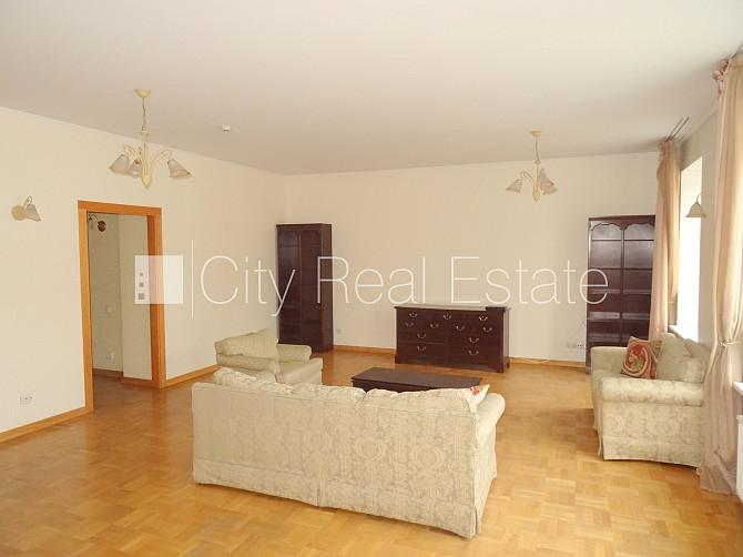 Фасадный дом, реновированный дом, закрытый двор, вход с улицы, лифт, лестничная Рига - изображение 4