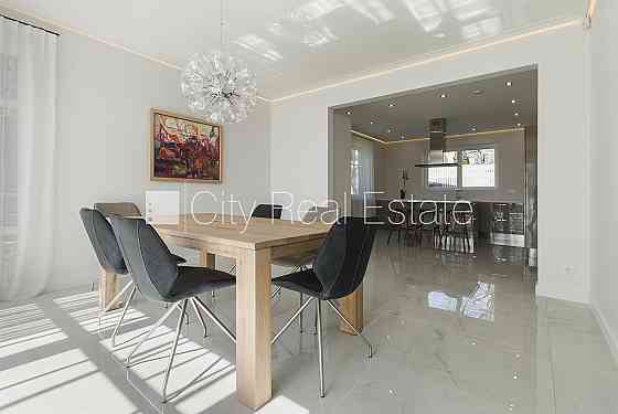 Новостройка, благоустроенная озеленённая территория, закрытый двор, места для Юрмала