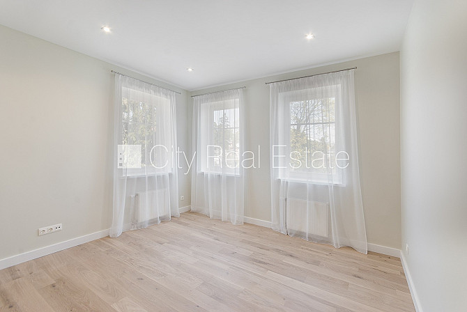 Jaunceltne, labiekārtota apzaļumota teritorija, slēgts pagalms, vieta vairākām automašīnām, Jūrmala - foto 13