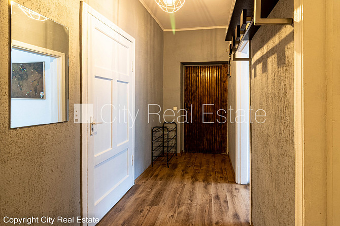 Фасадный дом, реновированный дом, кирпичные стены, лестничная клетка после Рига - изображение 14