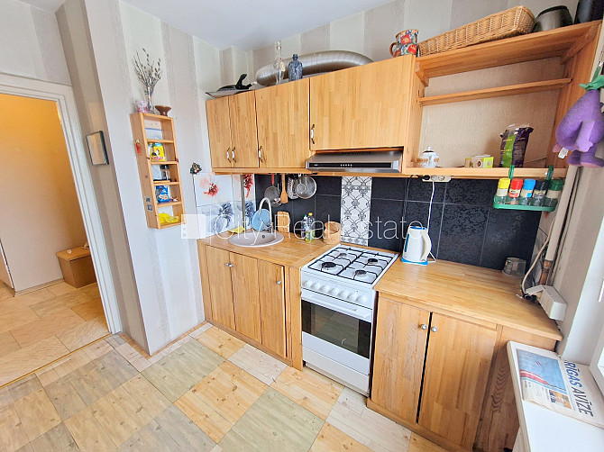 Здание во дворе, благоустроенная озеленённая территория, вход со двора, лоджия, Рига - изображение 11