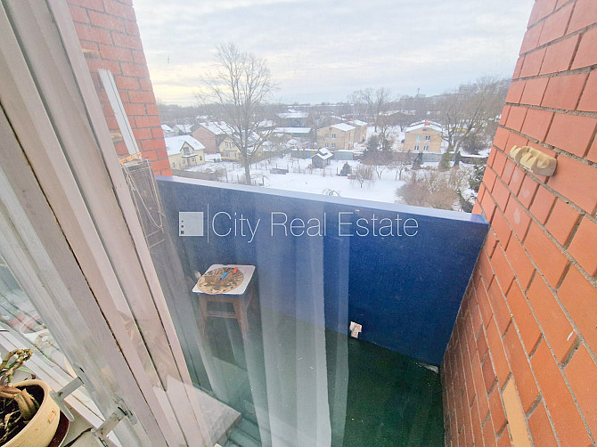 Здание во дворе, благоустроенная озеленённая территория, вход со двора, лоджия, Рига - изображение 8