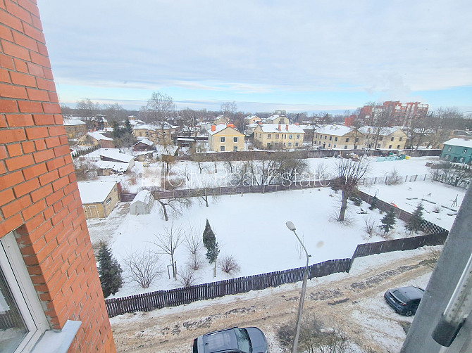 Здание во дворе, благоустроенная озеленённая территория, вход со двора, лоджия, Рига - изображение 17