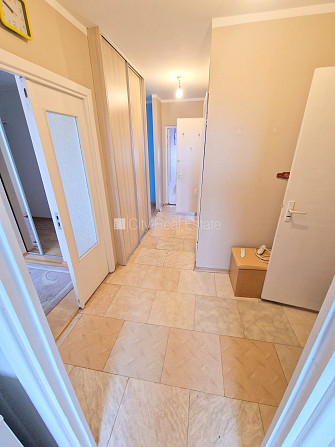 Здание во дворе, благоустроенная озеленённая территория, вход со двора, лоджия, Рига - изображение 12