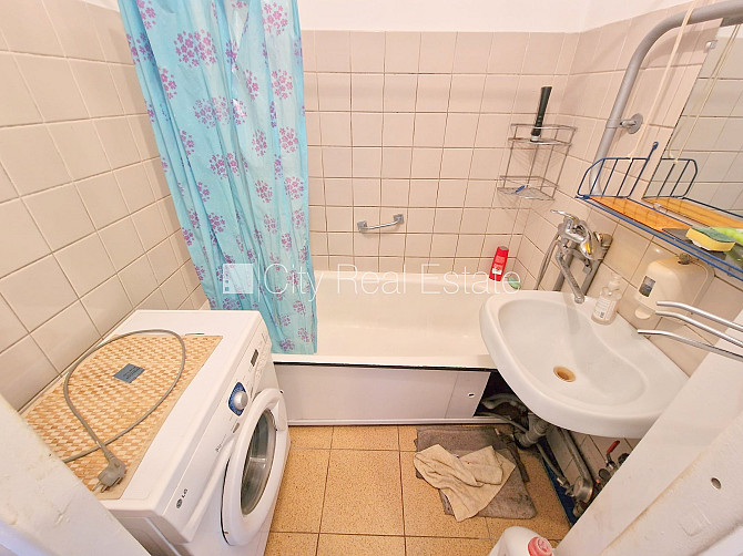 Здание во дворе, благоустроенная озеленённая территория, вход со двора, лоджия, Рига - изображение 19