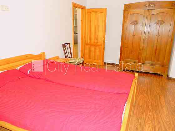 Дом во дворе, реновированный дом, благоустроенный озеленённый двор, закрытый Rīga