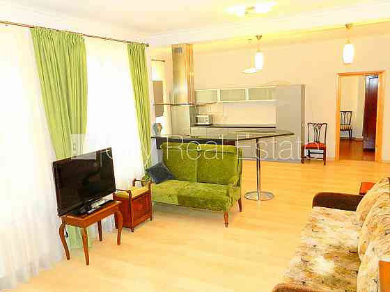 Дом во дворе, реновированный дом, благоустроенный озеленённый двор, закрытый Rīga