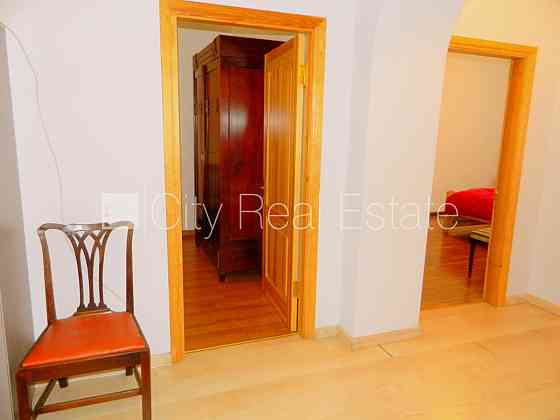 Дом во дворе, реновированный дом, благоустроенный озеленённый двор, закрытый Rīga