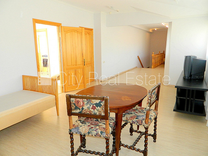 Дом во дворе, реновированный дом, благоустроенный озеленённый двор, закрытый Рига - изображение 7