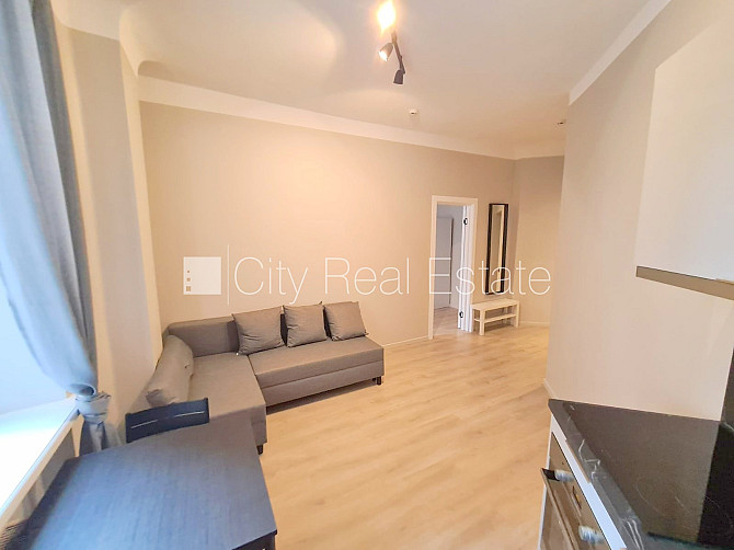 Фасадный дом, реновированный дом, закрытая территория, вход с улицы и со двора, Рига - изображение 3