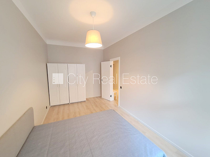 Фасадный дом, реновированный дом, закрытая территория, вход с улицы и со двора, Рига - изображение 8