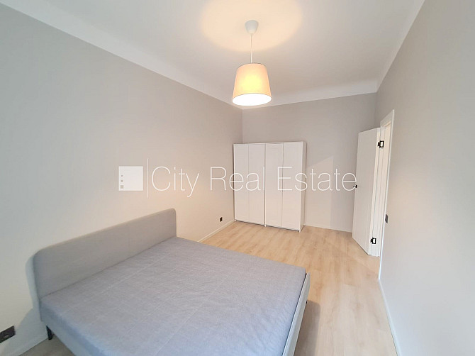 Фасадный дом, реновированный дом, закрытая территория, вход с улицы и со двора, Рига - изображение 9