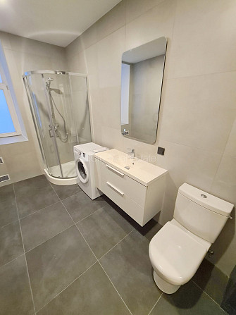 Фасадный дом, реновированный дом, закрытая территория, вход с улицы и со двора, Рига - изображение 14