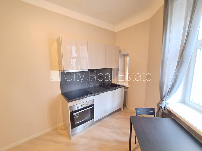 Фасадный дом, реновированный дом, закрытая территория, вход с улицы и со двора, Рига - изображение 6