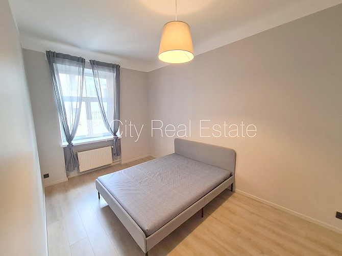 Фасадный дом, реновированный дом, закрытая территория, вход с улицы и со двора, Рига - изображение 10