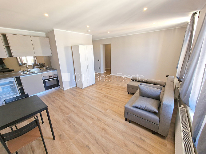 Земля в собственности, фасадный дом, реновированный дом, поменянное покрытие Рига - изображение 2