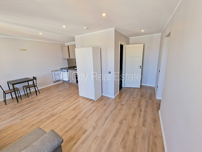 Земля в собственности, фасадный дом, реновированный дом, поменянное покрытие Рига - изображение 8