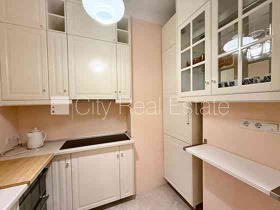 Дом во дворе, реновированный дом, благоустроенная озеленённая территория, Rīga