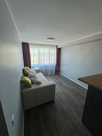 Renovēta māja, fasāde ar dekoratīvo apmetumu, slēgts pagalms, balkons 2 m2, logi vērsti uz Rīga - foto 4