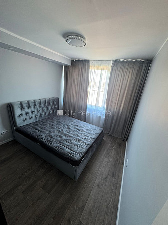 Renovēta māja, fasāde ar dekoratīvo apmetumu, slēgts pagalms, balkons 2 m2, logi vērsti uz Rīga - foto 6