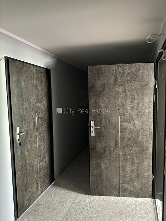 Renovēta māja, fasāde ar dekoratīvo apmetumu, slēgts pagalms, balkons 2 m2, logi vērsti uz Rīga - foto 11