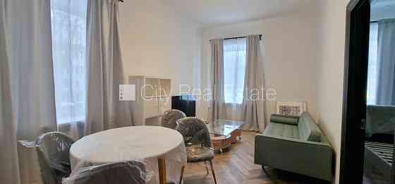 Фасадный дом, реновированный дом, фасад с декоративной штукатуркой, закрытый Rīga