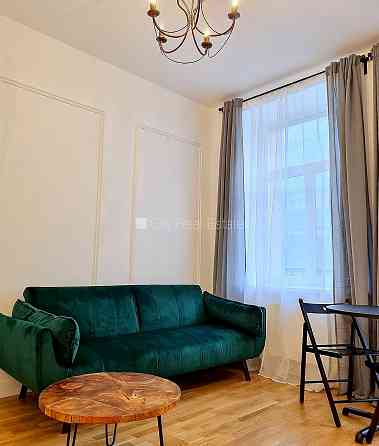 Фасадный дом, реновированный дом, благоустроенная озеленённая территория, Rīga