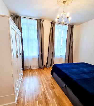 Фасадный дом, реновированный дом, благоустроенная озеленённая территория, Rīga