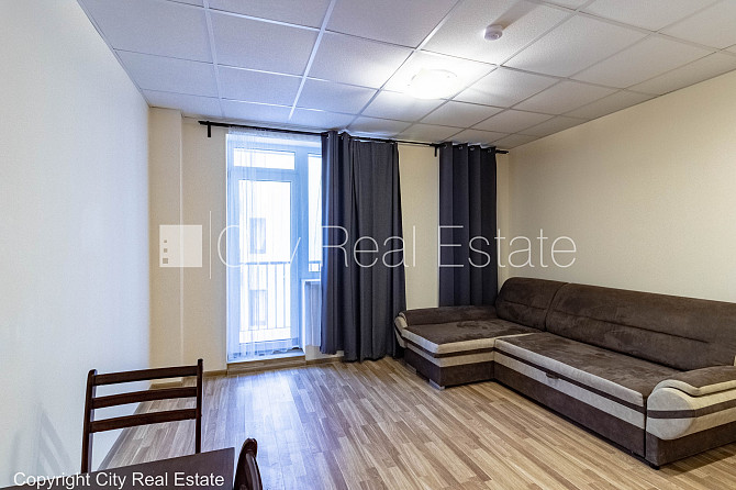 Новостройка, благоустроенный озеленённый двор, вход с улицы, лифт, лестничная Рига - изображение 1