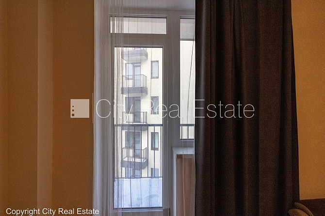 Новостройка, благоустроенный озеленённый двор, вход с улицы, лифт, лестничная Рига - изображение 3