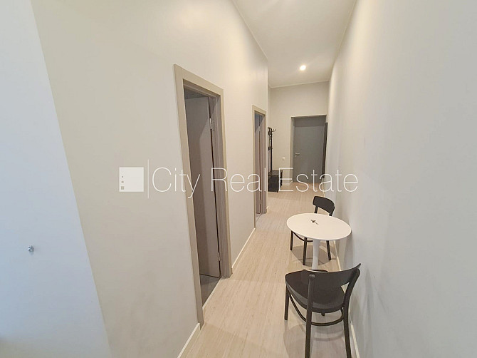 Pagalma ēka, renovēta māja, slēgts pagalms, ieeja no pagalma, kāpņu telpa pēc kapitālā Rīga - foto 13