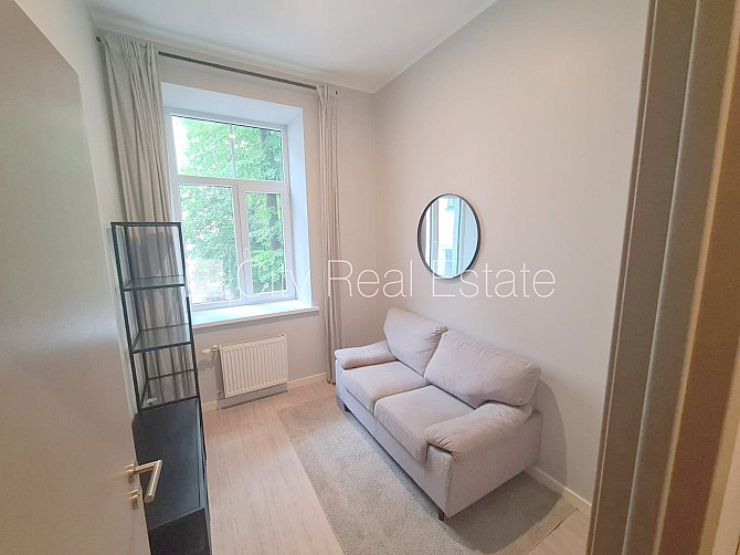 Pagalma ēka, renovēta māja, slēgts pagalms, ieeja no pagalma, kāpņu telpa pēc kapitālā Rīga - foto 8