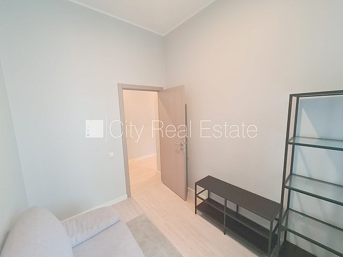 Pagalma ēka, renovēta māja, slēgts pagalms, ieeja no pagalma, kāpņu telpa pēc kapitālā Rīga - foto 7