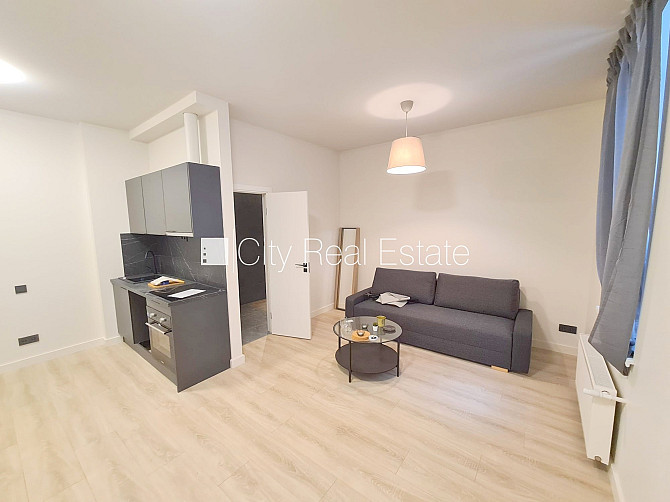 Fasādes māja, renovēta māja, slēgts pagalms, ieeja no ielas un pagalma, kāpņu telpa pēc Rīga - foto 1