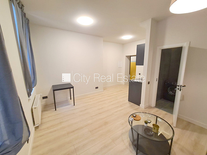 Fasādes māja, renovēta māja, slēgts pagalms, ieeja no ielas un pagalma, kāpņu telpa pēc Rīga - foto 7