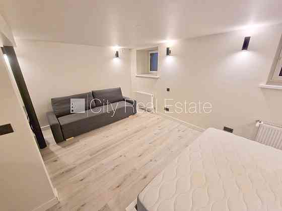 Фасадный дом, реновированный дом, закрытый двор, вход с улицы, полуподвал, Rīga