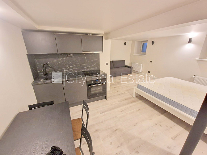 Fasādes māja, renovēta māja, slēgts pagalms, ieeja no ielas, puspagrabs, kāpņu telpa pēc Rīga - foto 1