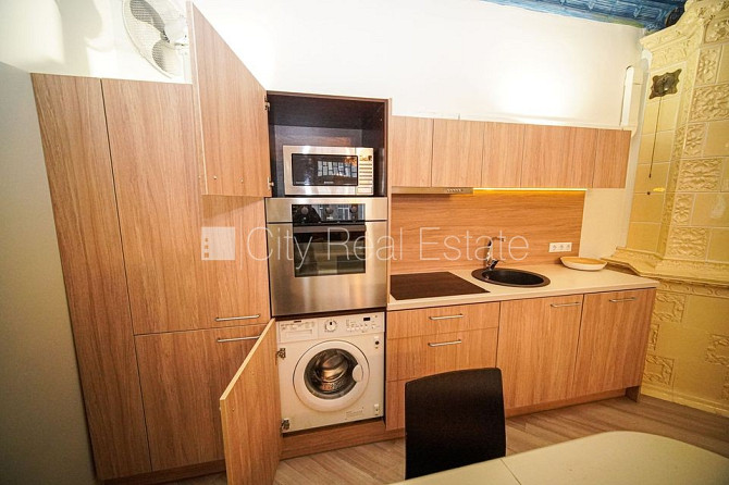 Fasādes māja, renovēta māja, ieeja no ielas, ir lifts, kāpņu telpa pēc kosmētiskā remonta, Rīga - foto 6