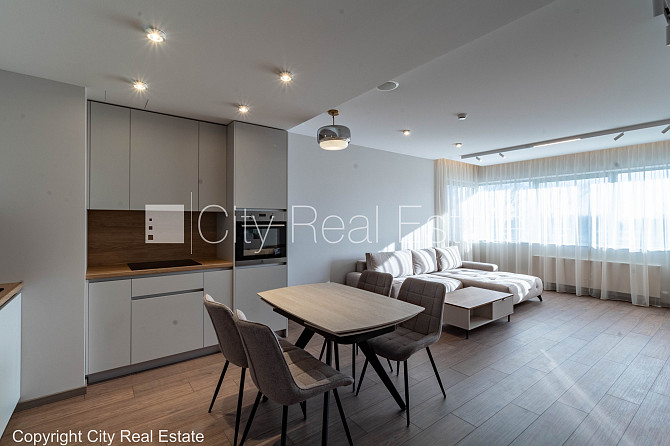 Реновированный дом, закрытый двор, вход с улицы, лестничная клетка после Рига - изображение 5