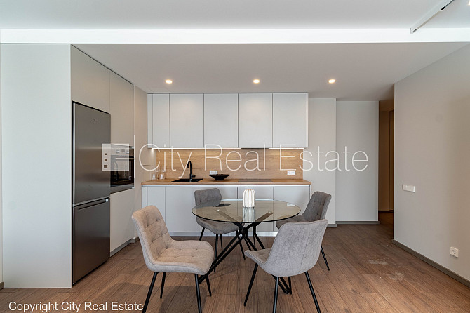 Новостройка, здание во дворе, благоустроенная озеленённая территория, Рига - изображение 6