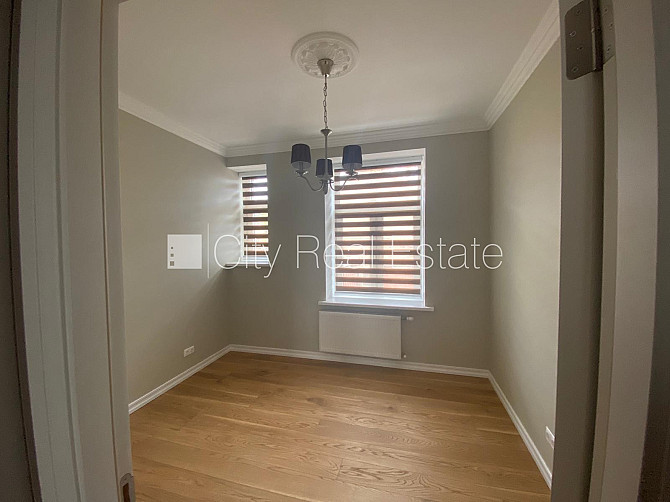 Fasādes māja, slēgts pagalms, vieta automašīnai, ieeja no ielas, logi vērsti uz pagalma pusi, Rīga - foto 11