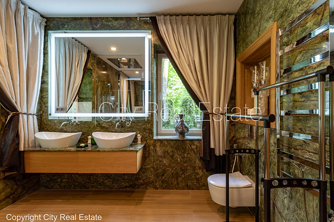 Новостройка, благоустроенная озеленённая территория, въездные ворота оснащены Юрмала - изображение 17