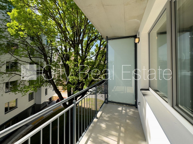 Jaunceltne, labiekārtots apzaļumots pagalms, garāža vienai automašīnai, ir lifts, balkons, Rīga - foto 6