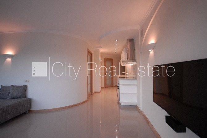 Новостройка, здание во дворе, благоустроенная озеленённая территория, Рига - изображение 19