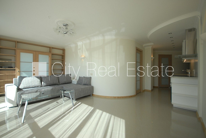 Новостройка, здание во дворе, благоустроенная озеленённая территория, Рига - изображение 17