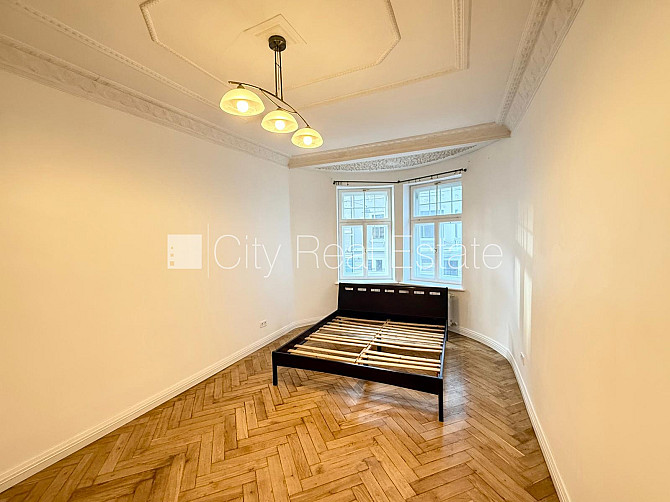 Fasādes māja, renovēta māja, slēgts pagalms, ieeja no ielas, luksuss apartamenti , logi Rīga - foto 6