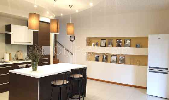 Земля в собственности, новостройка, фасадный дом, кирпичные стены, Юрмала